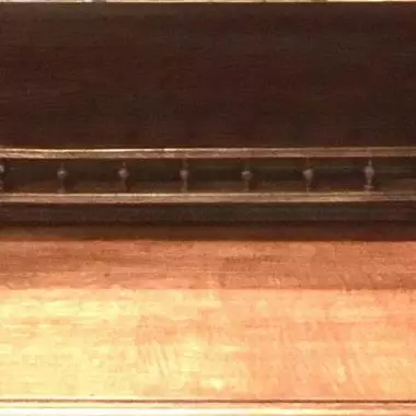 fotografia de la parte central del mueble Trinchador Belga (el Cazador) 