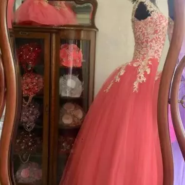 se aprecia en otro �ngulo el espejo biselado con su base Tocador Francés (art - Nouveau )