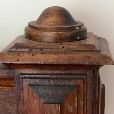parte superior de la columna de la cabecera CAMA VICTORIANA (1880 Al 1890 )