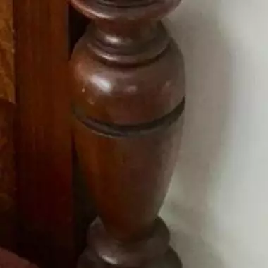columna lateral del respaldo CAMA VICTORIANA (1880 Al 1890 )