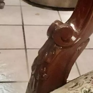 Hermoso acabado de la talla de los descansa brazos Confidente Ingles 