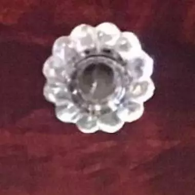 acercamiento de los cajones del bufetero ingles las perillas son de cristal cortado y la parte circular donde se pone la llave del cerrojo es de carey Servidor Inglés (caoba Flama) 