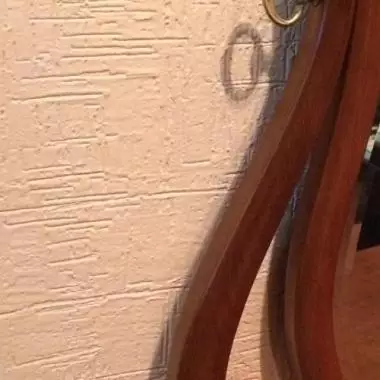 parte lateral de la columna que sostiene la luna . Tocador Francés (art - Nouveau )