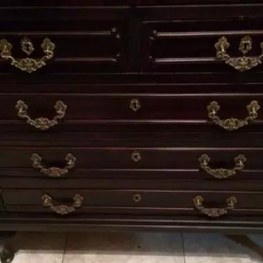acercamiento de los cajones del mueble artdeco todas las jabladeras son de bronce Credenza Art- Nouveau (1890 -1910 ) 