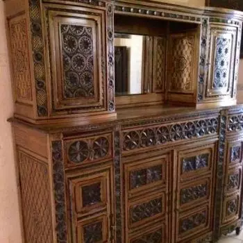 vista total del mueble con vista 3/4 del mueble exc�ntrico: realizado con maderas de roble Mueble Frances Excéntrico (año 1880-1890 ) 