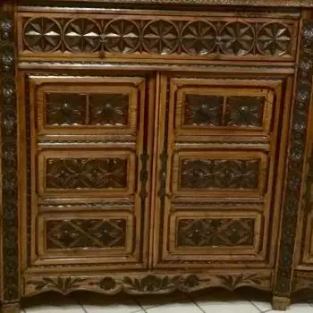 aqui se observa la parte inferior del mueble exentrico Mueble Frances Excéntrico (año 1880-1890 ) 