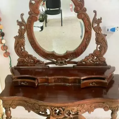 aqu� se muestra el tocador integramente : con los cajones abiertos ( con iluminaci�n ) Tocador Estilo Victoriano ( Racimo De Uvas ) 