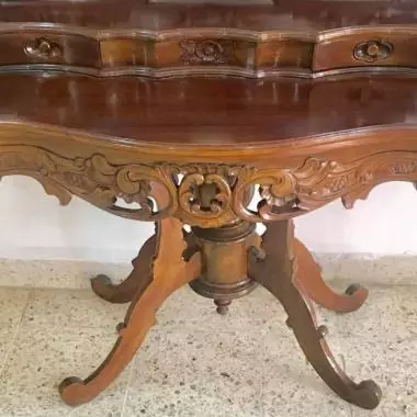 meseta del tocador con los cajones cerrados Tocador Estilo Victoriano ( Racimo De Uvas ) 