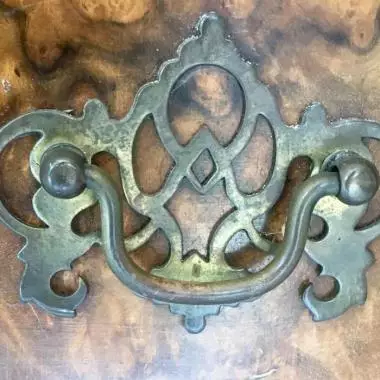 herraje del mueble ingles Bufetero De Raiz De Olmo ( 1915-1925 )