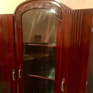 angulo de perfil donde se observa la vitrina a plenitud Ropero / Vitrina (Ecléctico )