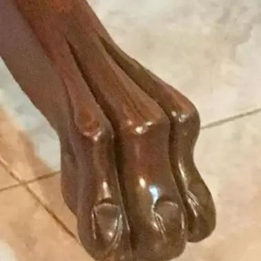 fotografia de la base completa del ante- comedor Mesa Redonda De Roble (patas De Leon )