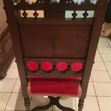 vista de la parte posterior de la silla Mesa Francesa Rectangular (leones) 1870 Al1890