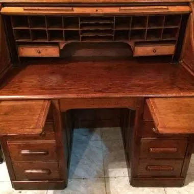 interior de escritorio de cortina donde se ve con claridad sus cajones y compartimentos y sus 2 extensiones laterales Escritorio De Cortina (Correos/Telegrafos) 