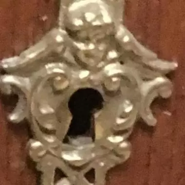 par de cerraduras : con un querub�n en su parte superior Mueble Sacro Francés ( 1870 Al 1890 ) 