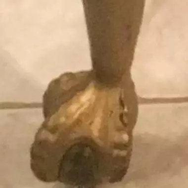 vista de pata completa de la pata del taburete Taburete