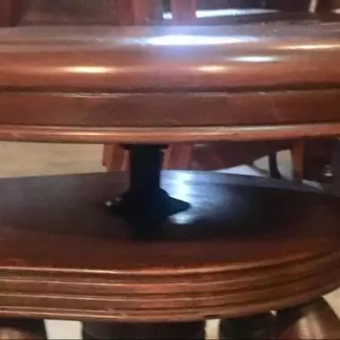 base de tornillo del taburete ( sirve para nivelar la altura del mismo ) Taburete