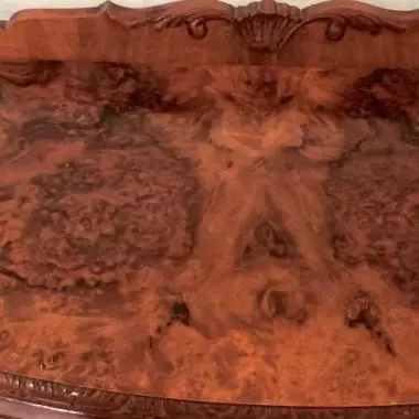 en esta fotografia se observa con plenitud la superficie en su totalidad Bufetero De Raiz De Olmo ( 1915-1925 )