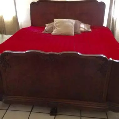ESTA ES UNA CAMA tama�o familiar ; Se ve en forma total con su cabecera y piecera Recamara Ecléctica (1920-1930 )