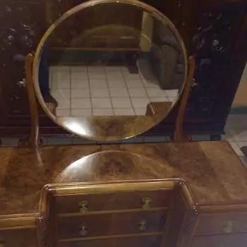 fotografia de la parte superior donde se ve con claridad la cubierta de raiz de olmo Tocador Art-deco (ingles) 