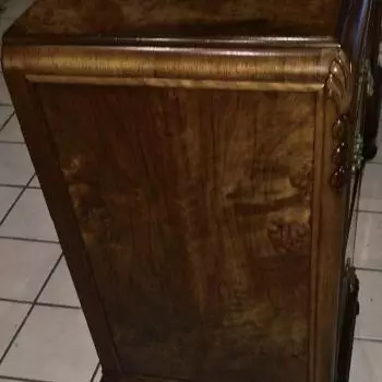 costado del tocador donde se ve sus fin os acabados Tocador Art-deco (ingles) 