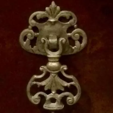 jabladera ornamental : realizada en bronce: observe el acabado fino de la misma Tocador Art-deco (ingles) 