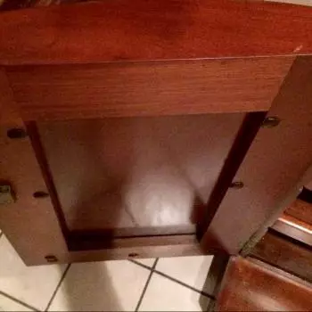 fotografia tomada de arriba hacia bajo para mostrar el grosos de su marco ( mide parte del centro del marco 8.5 cm. ) Bufetero/ Escritorio Ingles (1890 1900) 