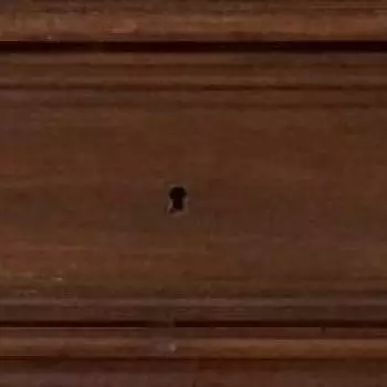 parte inferior del ropero neocl�sico: donde se observa claramente un cajo : que tiene cerrojo Vitrina Neoclásico (Frances ) Año: 1890 Al 1910