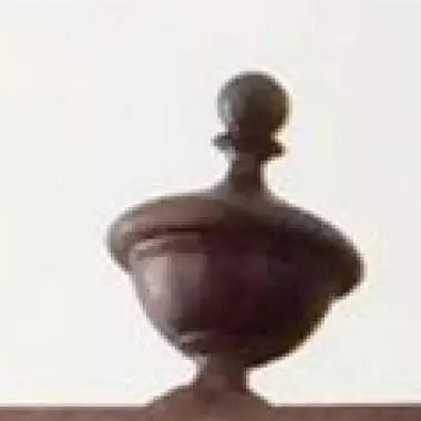 parte superior del ropero neocl�sico son sus : florones en sus extremos Vitrina Neoclásico (Frances ) Año: 1890 Al 1910