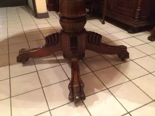 Mesa Redonda De Roble (patas De Leon ) 